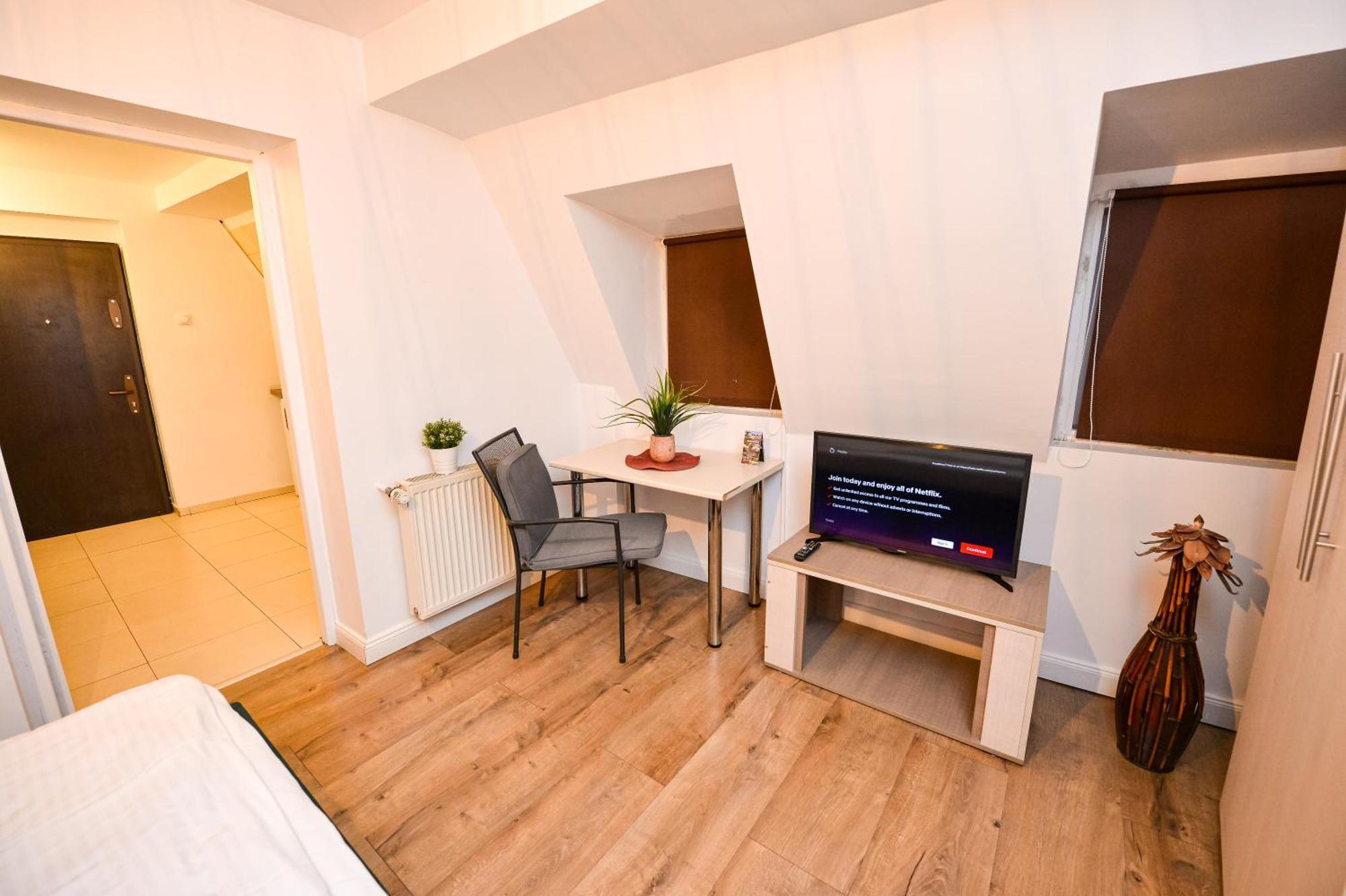 The Lincoln Suites - Central Shabbat Friendly Apartments Bucharest Luaran gambar